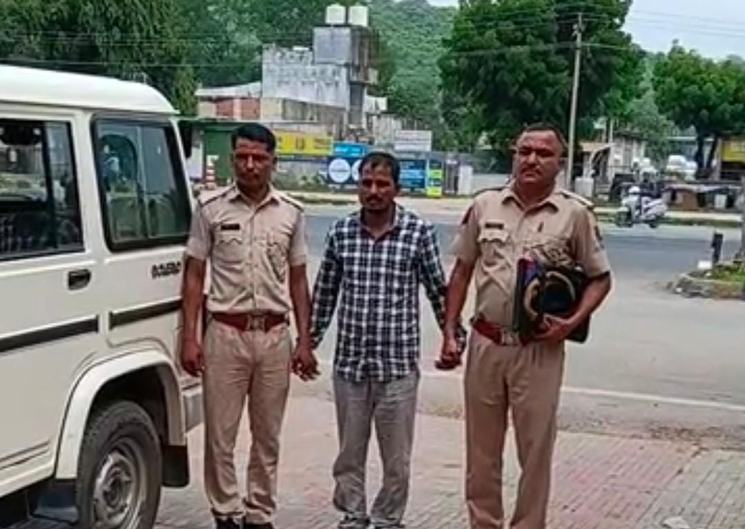 आबूरोड़-24 घंटे में मर्डर का खुलासा, आरोपी दिल्ली से गिरफ्तारः शव नाली में फेंककर ट्रेन से हुआ था फरार; फैक्ट्री में मजदूरी करता है आरोपी