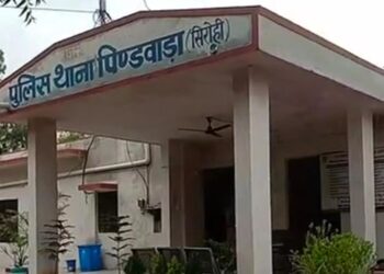 अज्ञात वाहन की टक्कर से पिता-पुत्र गंभीर घायलः पिंडवाड़ा में हादसा, प्राथमिक इलाज के बाद उदयपुर रेफर
