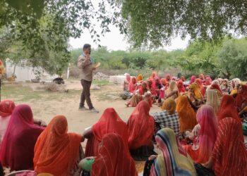सुमेरपुर-जनकल्याणकारी योजनाओं की जानकारी देकर श्रमिकों को किया जागरूक