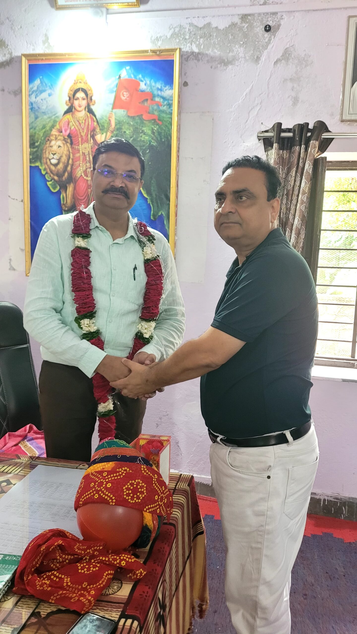 चामुंडेरी राजकीय विघालय में प्रिसिपल पद पर संजय परिहार ने पदभार ग्रहण किया, जनप्रतिनिधियों ने किया स्वागत