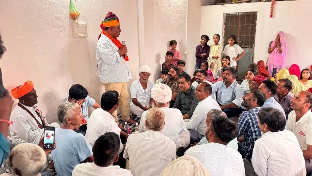 बाली विधायक पुष्पेंद्र सिंह राणावतं ने जूना गांव में बाबा रामदेव जी के श्रीचरणों में धोक लगाई