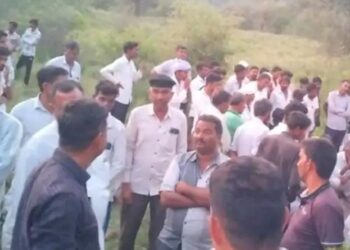 सिरोड़की के युवक&nbsp; का झाड़ियों में पेड़ से लटका मिला शव, हत्या का संदेह