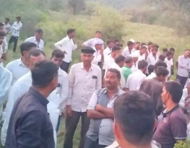सिरोड़की के युवक का झाड़ियों में पेड़ से लटका मिला शव, हत्या का संदेह