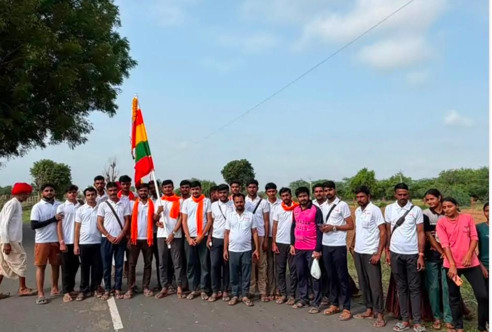 मनादर में गूंजे ‘जय बाबा री’ के जयकारेःबाबा रामदेवरा के लिए पैदल संघ हुआ रवाना, महाआरती में उमड़े लोग