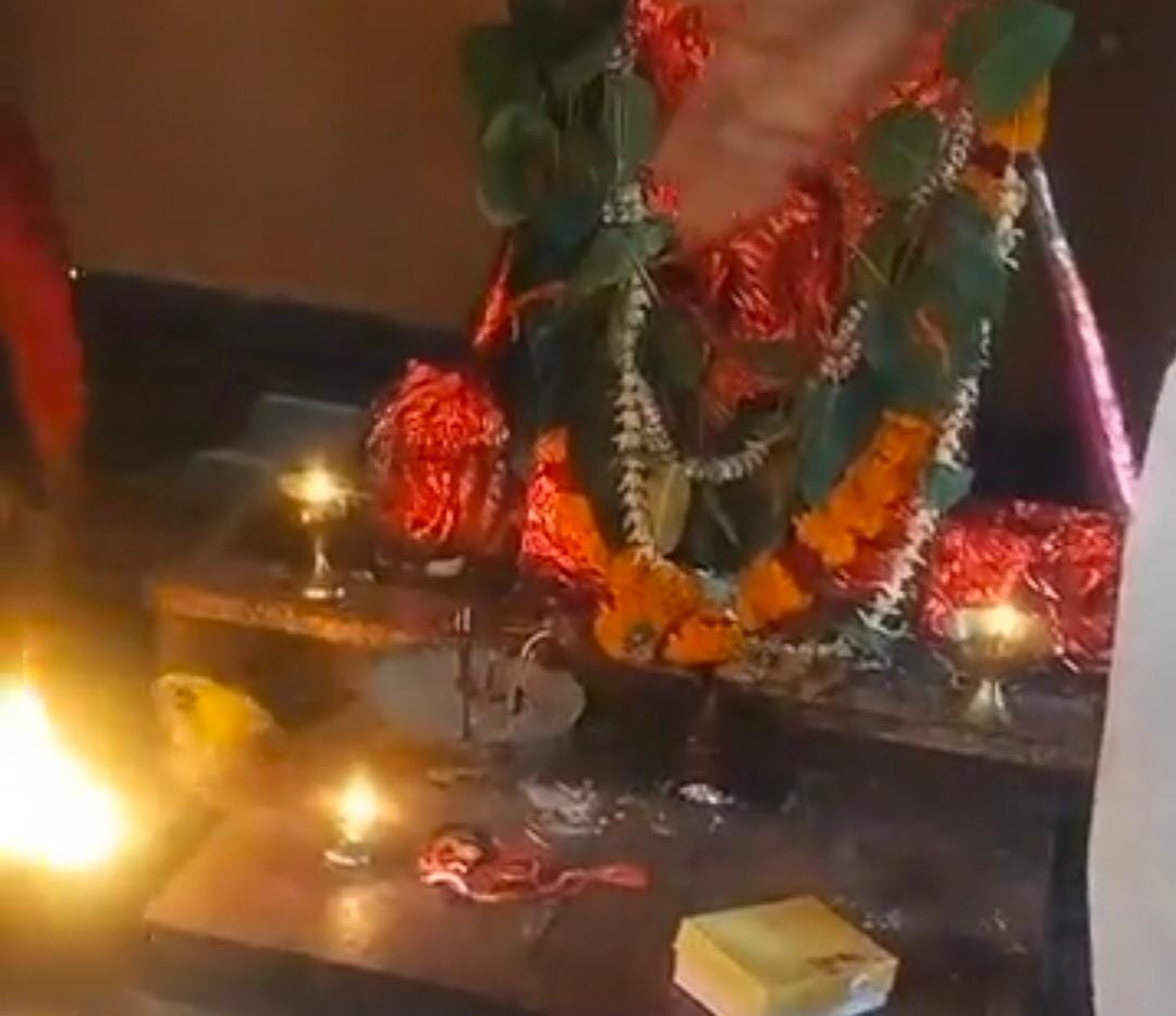 बालाजी को सवा 11 किलो रोट चढ़ायाःमहाआरती और सामूहिक हनुमान चालीसा पाठ किया; अच्छी बारिश की कामना