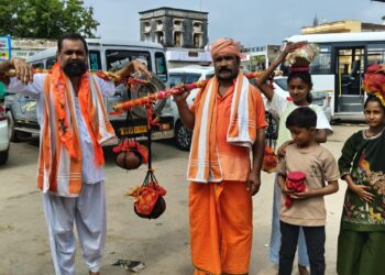 चामुंडेरी पहुची 2 बालिकाओं सहित 5 श्रदालुओ की कावड़ यात्रा, अच्छी बारिश की कांमना को लेकर निकाली कावड़ यात्रा