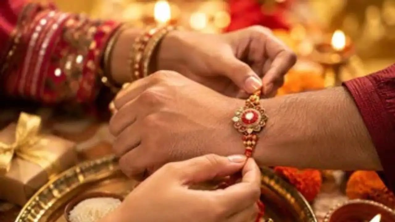 रक्षाबंधन पर रोडवेज बसों में महिलाओं के लिए दो दिन निशुल्क-यात्राः इस बार भद्रा नहीं; जानिए राखी बांधने का शुभ मुहूर्त