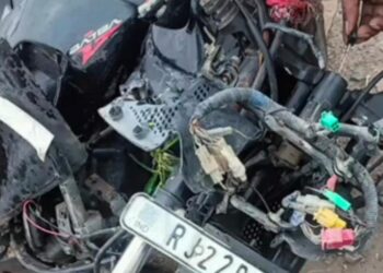 पाली बाइक-कार में टक्कर, पिता-पुत्र की मौतःहवा में कई फीट उछलकर सड़क पर जा गिरे, सिर फटा, पैर टूट गए