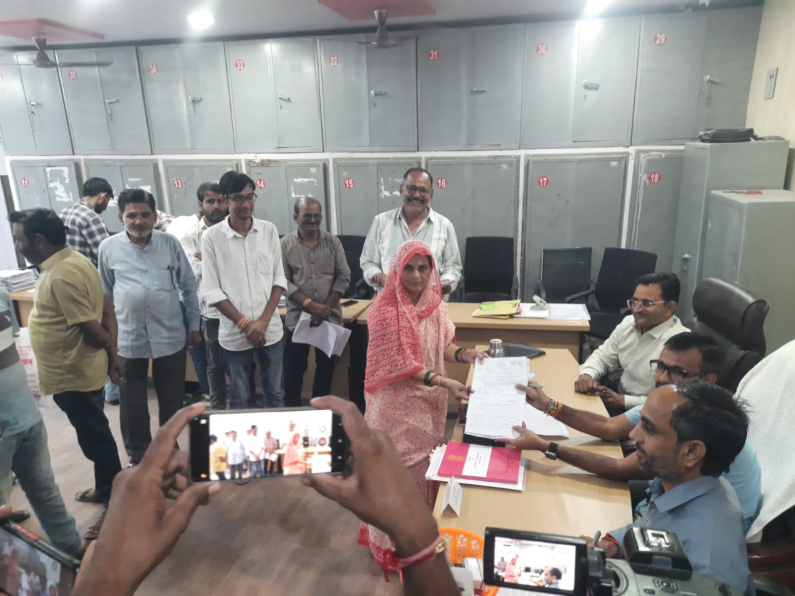 नामांकन प्रक्रिया के दूसरे दिन भाजपा कांग्रेस व निर्दलीयों में सरगर्मियां तेज,तखतगढ निकाय चुनाव नामांकन के तीसरे दिन 55 अभ्यर्थियों ने 65 आवेदन दाखिल हुए