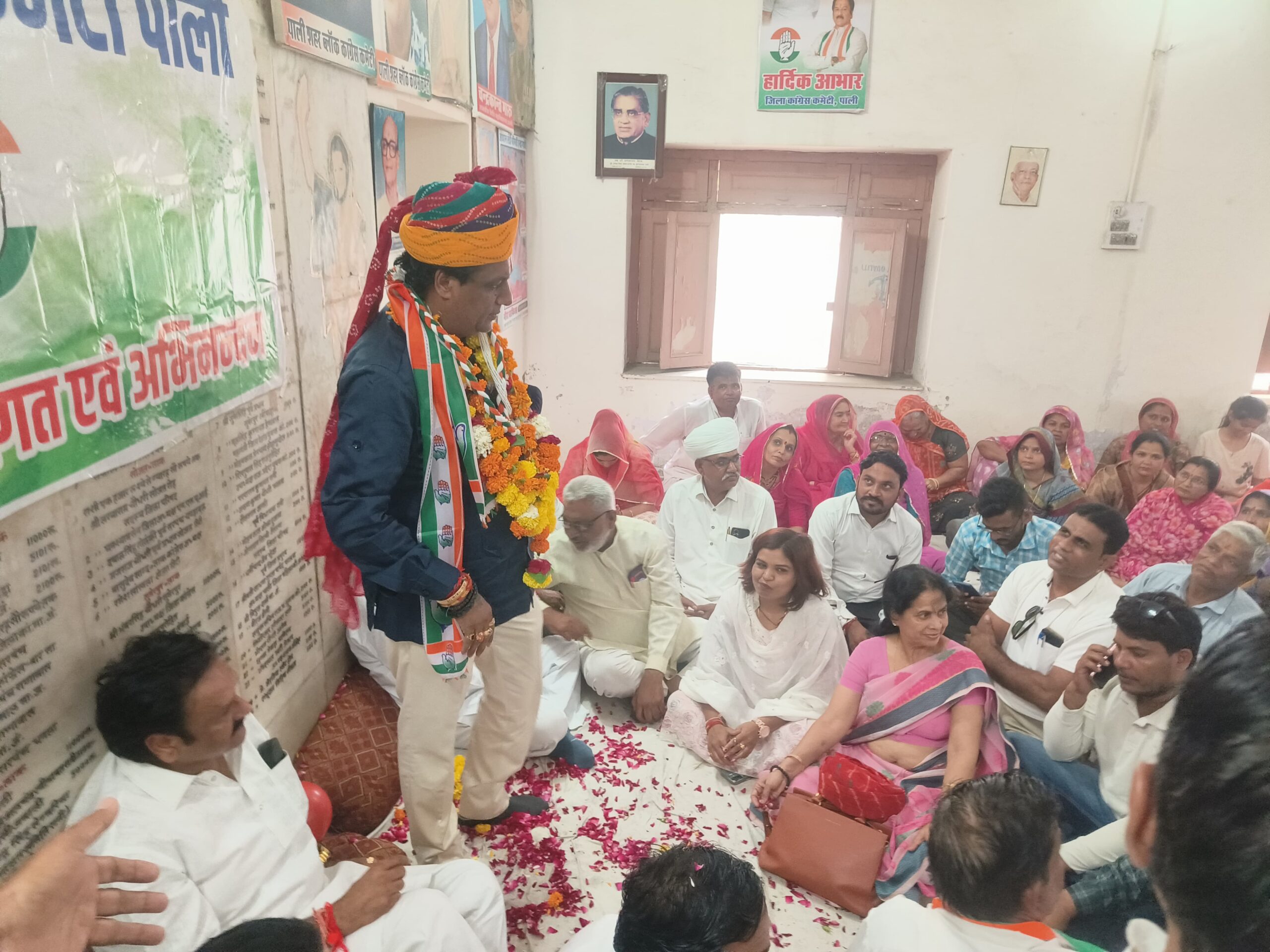 पाली में पूर्व सभापति राकेश भाटी एवं समर्थकों का कांग्रेस कार्यालय में हुआ भव्य स्वागत