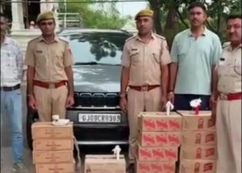 आबूरोड में अवैध अंग्रेजी शराब के 17 कार्टून जब्तः गुजरात लेकर जा रहे थे आरोपी, दो तस्कर गिरफ्तार