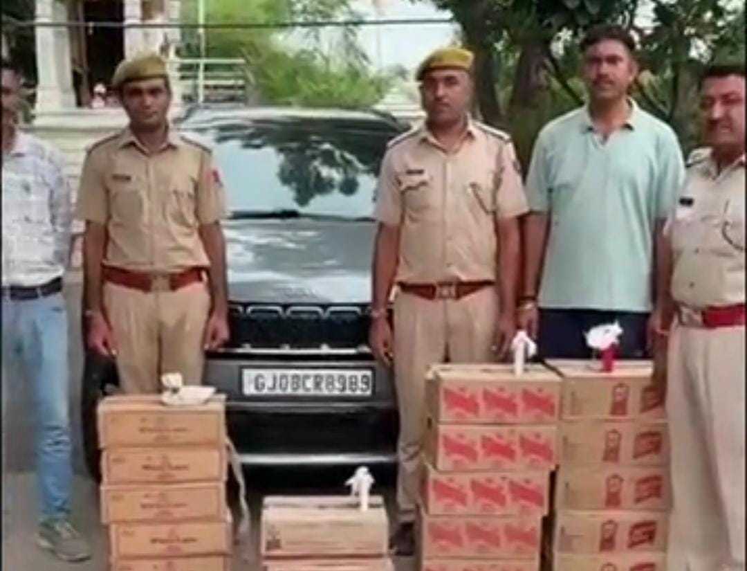 आबूरोड में अवैध अंग्रेजी शराब के 17 कार्टून जब्तः गुजरात लेकर जा रहे थे आरोपी, दो तस्कर गिरफ्तार
