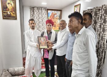 बाली-गुरु पूर्णिमा के उपलक्ष में परमार ने आश्रम पहुंच गुरुदेव भगवंत को वंदन कर किया सम्मान