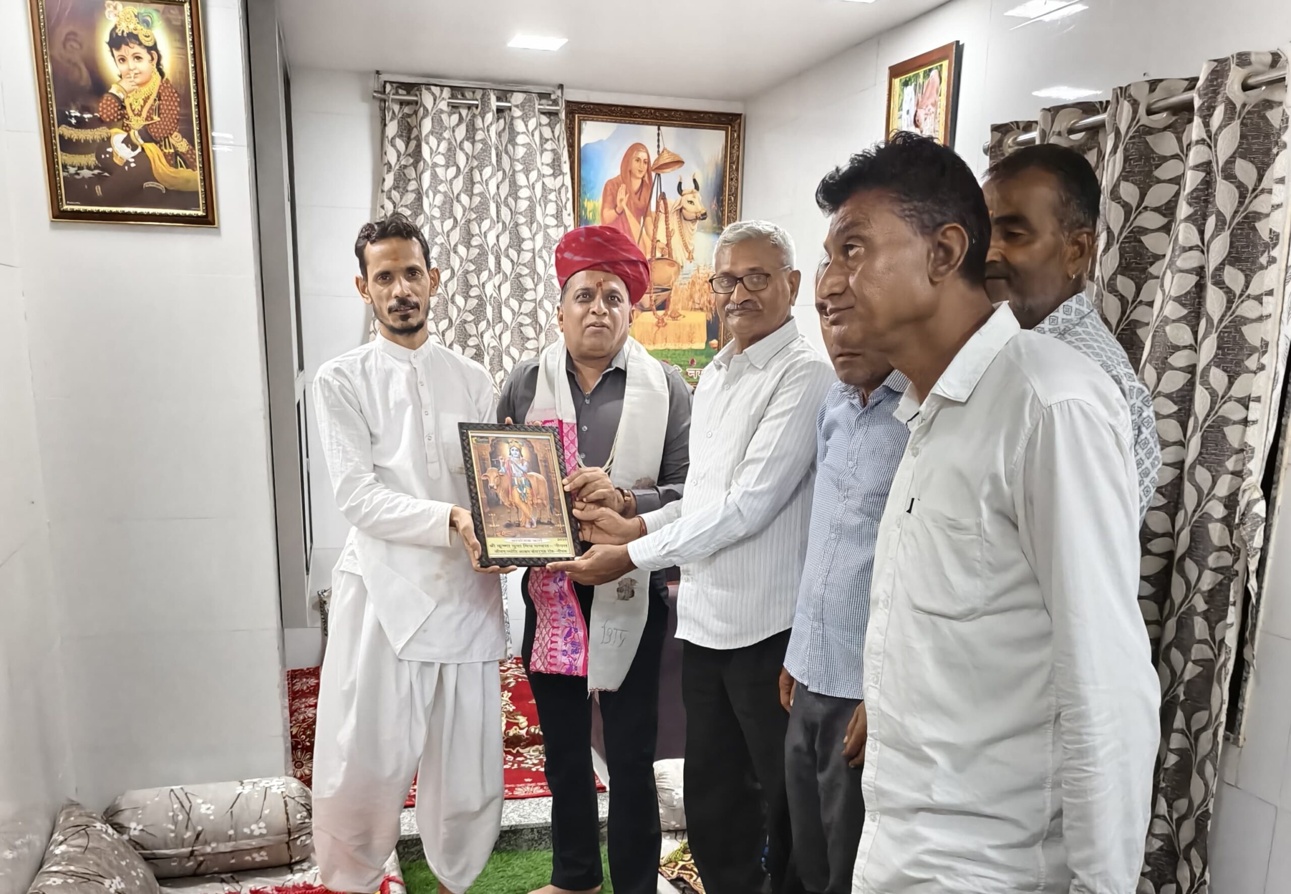 बाली-गुरु पूर्णिमा के उपलक्ष में परमार ने आश्रम पहुंच गुरुदेव भगवंत को वंदन कर किया सम्मान