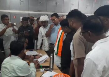 तखतगढ-2:35 मिनट पर भाजपा कांग्रेस के उम्मीदवारों की लिस्ट बंद लिफाफे में RO को सौपी