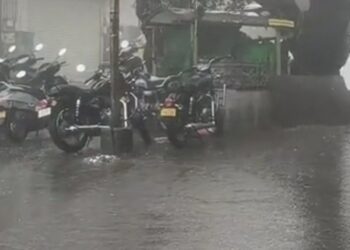 माउंट आबू में 24 घंटे में 40 MM बारिशः सीजन में अब तक 740 एमएम से ज्यादा बरसे मेघ, पर्वतीय वादियों में घना कोहरा छाया