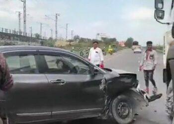 आबुरोड-कार ओवरटेक के दौरान टैंकर से टकराई: नेशनल हाईवे पर हादसा, कोई गंभीर घायल नहीं