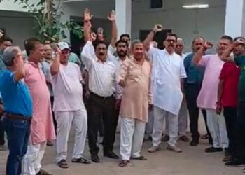 ब्राह्मण समाज ने भाजपा-कांग्रेस जिला अध्यक्षों के पुतले फूंकेः नगर पालिका चुनाव में उपेक्षा का आरोप लगाते हुए जताया रोष