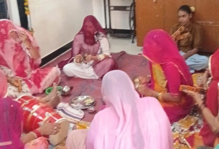 पातावा में कृष्ण जन्माष्टमी पर गूंजे भजन-कीर्तन, महिलाओं ने लड्डू गोपालजी के भजनों से भक्तिमय किया माहौल