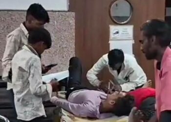 रामदेवरा जातरूओं से भरी ट्रैक्टर-ट्रॉली पलटी, 16 घायल: सामने से आ रही बस के कट मारते ही बिगड़ा बैलेंस, प्रत्यक्षदर्शी बोले-सभी उछलकर सड़क पर गिरे