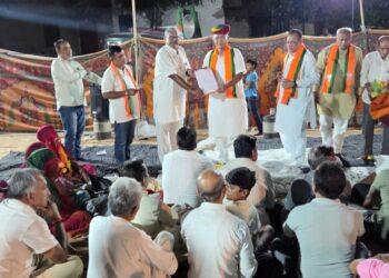 तखतगढ निकाय चुनावी सभा मे 25 वर्षो से जंग फुक रही स्वीकृति के अभाव मे फालना से जालोर रेल परियोजना को शुरू करने की उठाई मांग