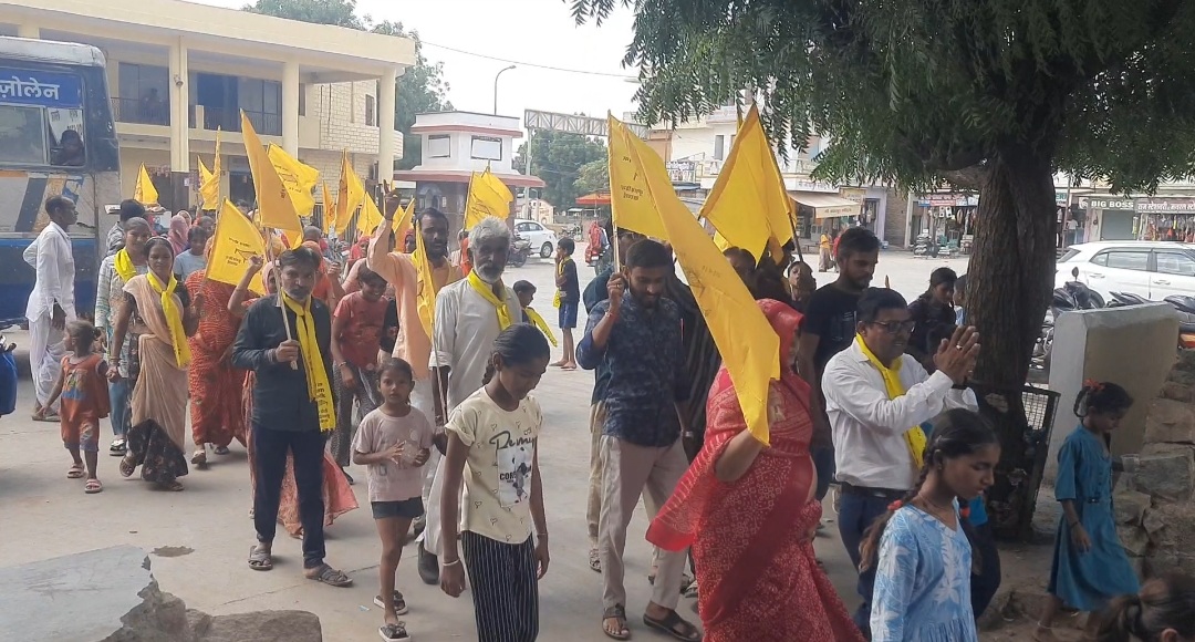 तखतगढ-थमा गया भोपू प्रचार चुनाव प्रचार के अंतिम दिन विभिन्न दलों ने निकाली रेलिया,गुजरात को घर घर होगा जनसंपर्क