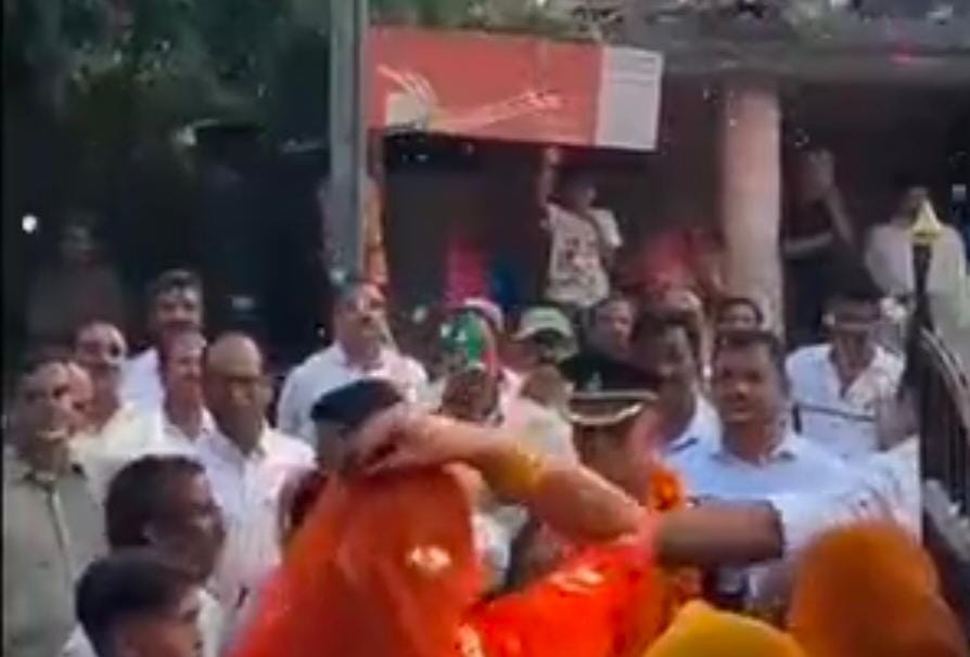 अभिमन्यु सिंह राठौड़ बने सेना में लेफ्टिनेंट:गांव पहुंचने पर ग्रामीणों ने किया भव्य स्वागत, शोभायात्रा भी निकाली