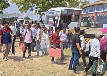 पाली- पोलिंग पार्टियां मतदान केन्द्रों के लिए रवाना,65 वार्डों में 166 मतदान केन्द्रों पर होगी वोटिंग, 244 प्रत्याशियों के भाग्य का फैसला करेंगे मतदाता