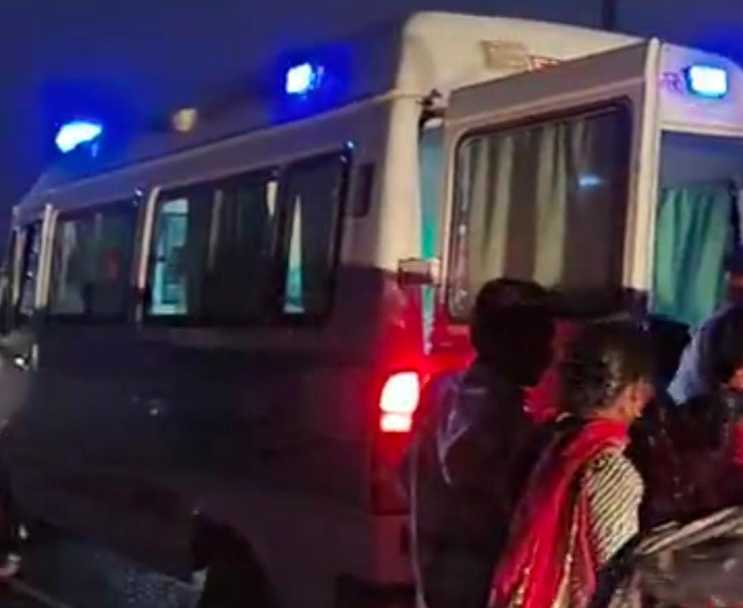 भीनमाल में सांड सामने आने से बेकाबू होकर गिरी बाइकः तीन लोग घायल, भीनमाल-दासपा हाईवे पर टोल प्लाजा के पास हुआ हादसा