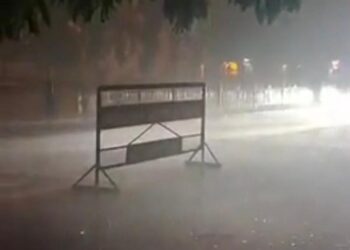जालोर में 26 दिन बाद बरसा एक इंच पानी: तेज हवाओं से तार टूटे, ट्रांसफार्मर में आग लगी; रात 1 बजे तक कई इलाकों में बिजली गुल