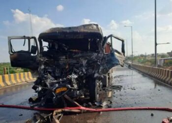 पाली हादसे में ट्रेलर में लगी आग, ड्राइवर जिंदा जलाः आगे चल रहा ट्रेलर अचानक रूका, पीछे से आ रहा ट्रेलर टकराने से हुआ हादसा