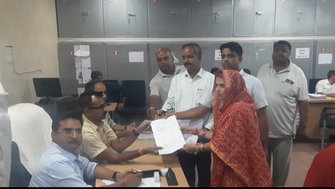 तखतगढ-शपथ ग्रहण के साथ अध्यक्ष पद के लिए भाजपा के गीता देवी व जयश्री नामा,कॉग्रेस प्रत्याशी सरोज मेवाडा ने नामांकन किया दाखिल