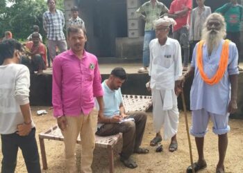 डेरना गांव में करंट लगने से दो गायों की मौतः बारिश के बाद बिजली के तारों में फैला करंट, लगातार घटनाओं से ग्रामीणों में आक्रोश