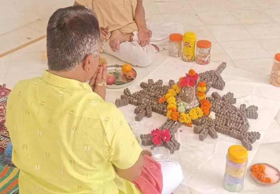 मंडवारिया में 1111 शिवलिंग और चावल से बना धनुष यंत्रः मल्लेश्वर महादेव मंदिर में विशेष अनुष्ठान