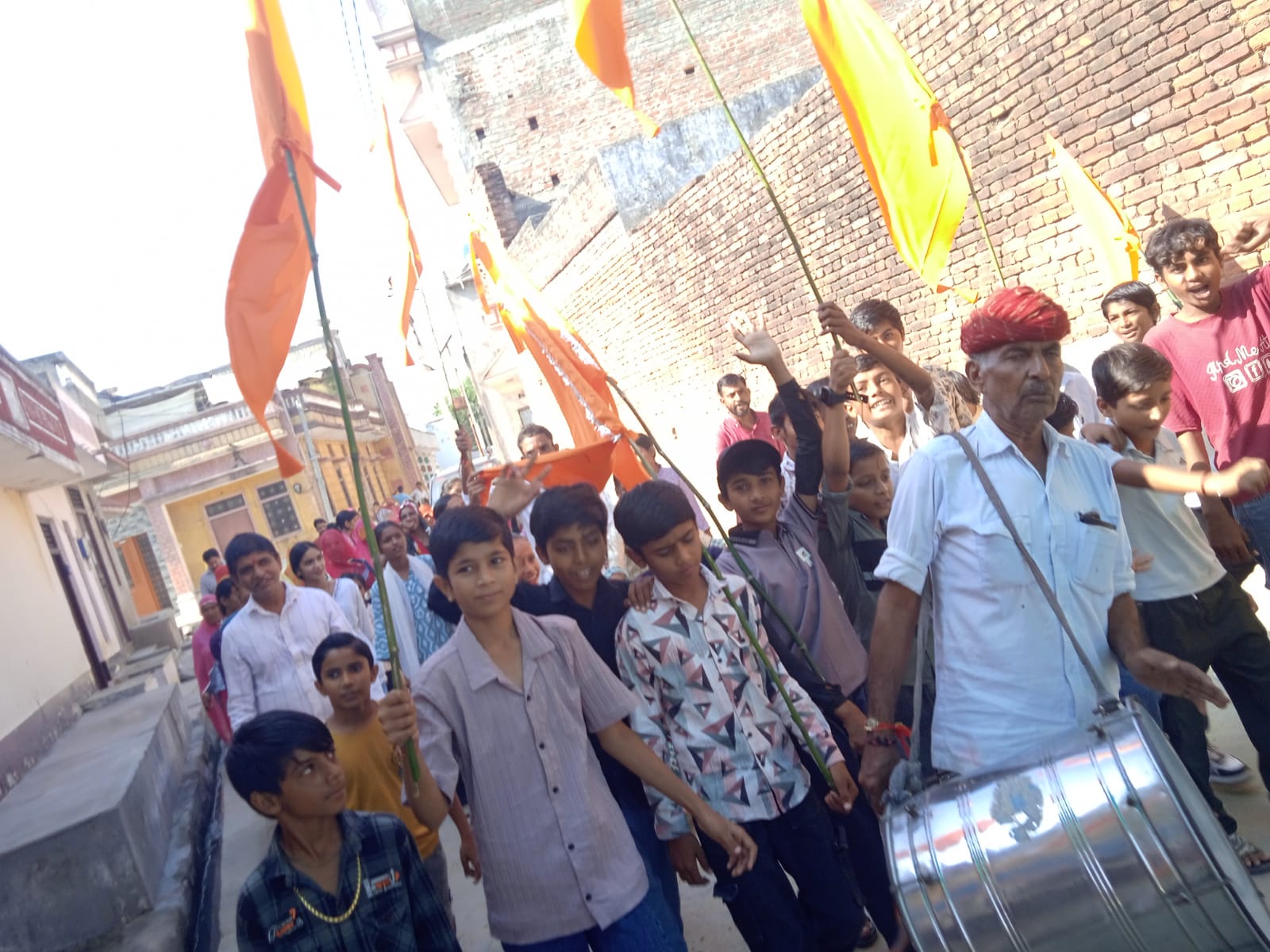 विरमपुरा ग्राम से 150 श्रदालुओ का पैदल जत्था कॉम्बेश्वर जी दर्शन को रवाना, ग्रामीणों ने किय्या स्वागत