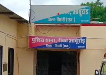 आबूरोड में पेड़ से लटका मिला शवः राहगीरों ने दी पुलिस को सूचना, पहचान के प्रयास जारी