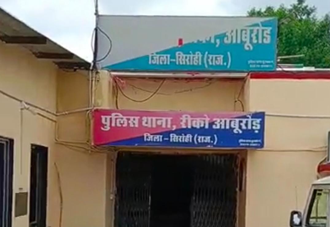 आबूरोड में पेड़ से लटका मिला शवः राहगीरों ने दी पुलिस को सूचना, पहचान के प्रयास जारी