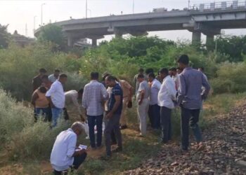 ट्रेन के आगे कूदकर अधेड़ ने किया सुसाइड़ः शव मोर्चरी में रखवाया; पहचान नहीं हुई