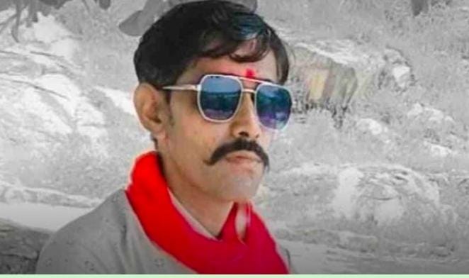 छत पर सोए युवक का सुबह आंगन में मिला शवः सिर और आंख पर मिले चोट के निशान, परिवार ने जताई हत्या की आशंका