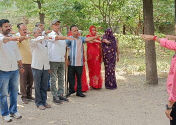 फालना में विधूत कर्मचारियों को दिलाई गई मतदाता जागरूकता की शपथ