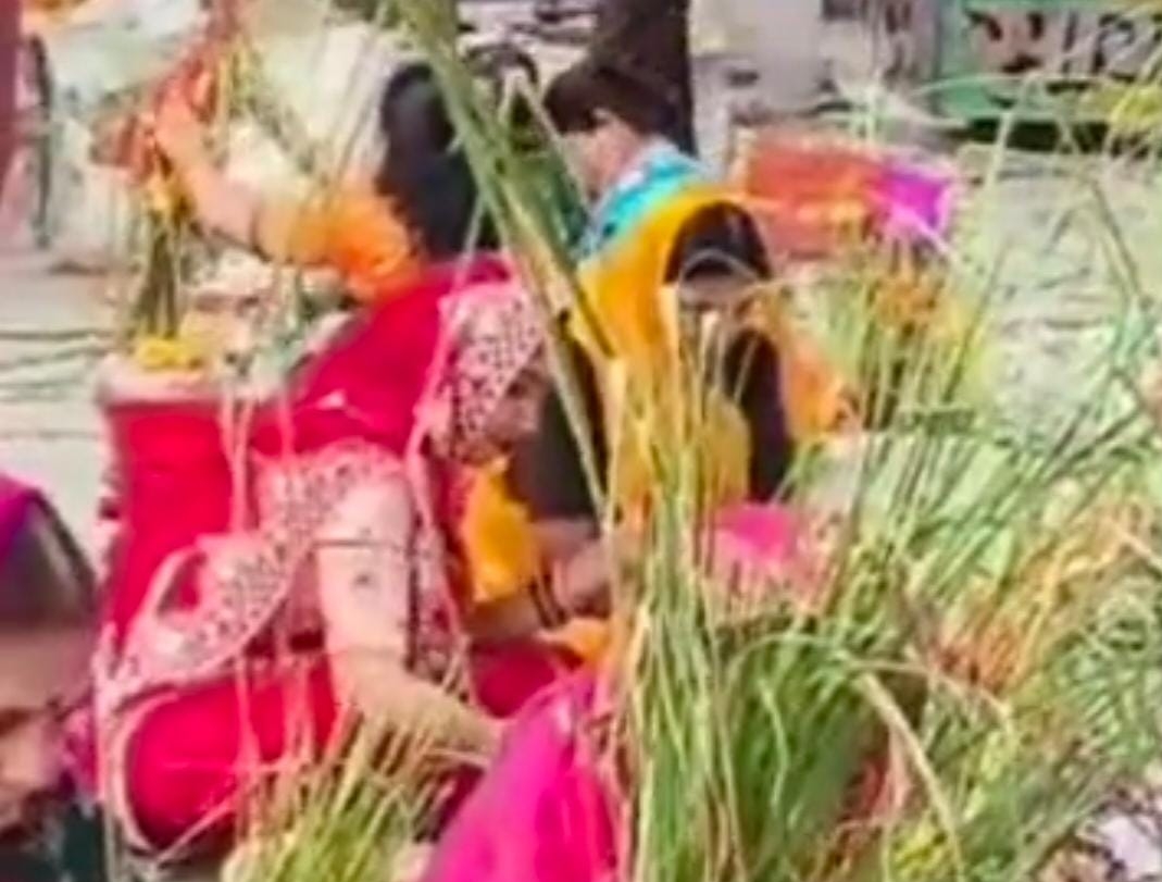 शीतला सप्तमी पर महिलाओं ने की शीतला माता की पूजाः ठंडे भोजन का भोग लगाकर परिवार के आरोग्य की कामना की