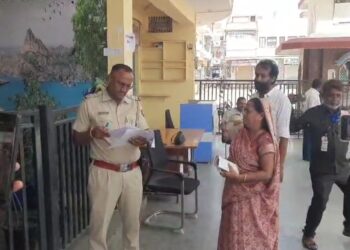 तखतगढ-भाजपा प्रत्याशी गीता सोमपुरा पहुंची मतदान करने