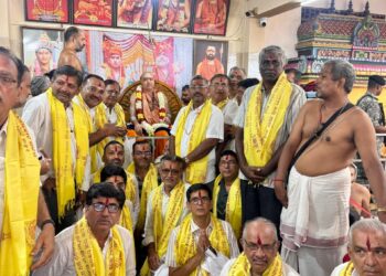 कांची मठ में विप्र फाउंडेशन पदाधिकारियों ने जगद्गुरु शंकराचार्य से की भेंट