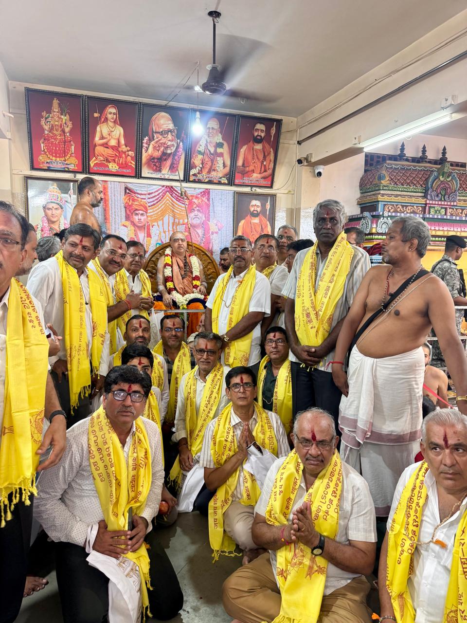 कांची मठ में विप्र फाउंडेशन पदाधिकारियों ने जगद्गुरु शंकराचार्य से की भेंट