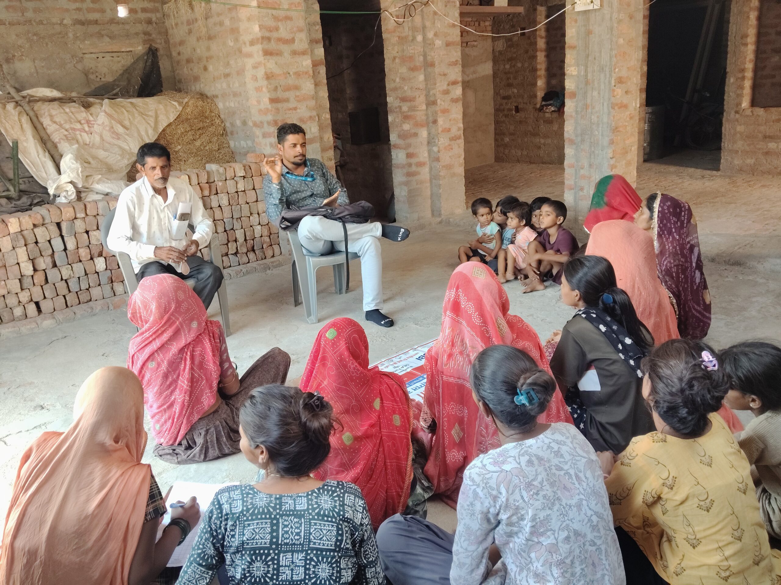 ग्राम पंचायत बलाना में स्वच्छता अभियान व साइबर ठगी जागरूकता कार्यक्रम आयोजित