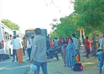 रोडवेज बस ने बाइक को टक्कर मारी, युवक का हाथ क्षतिग्रस्त