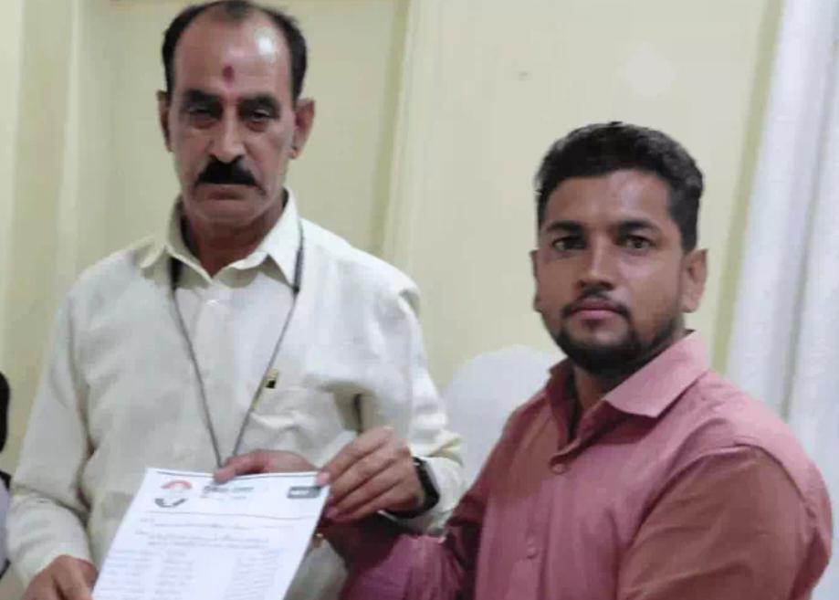 बाथरूम-शौचालय निर्माण की मांगः एसडीएम और नगरपालिका अध्यक्ष से लगाई गुहार, पार्षद ने रखी डिमांड
