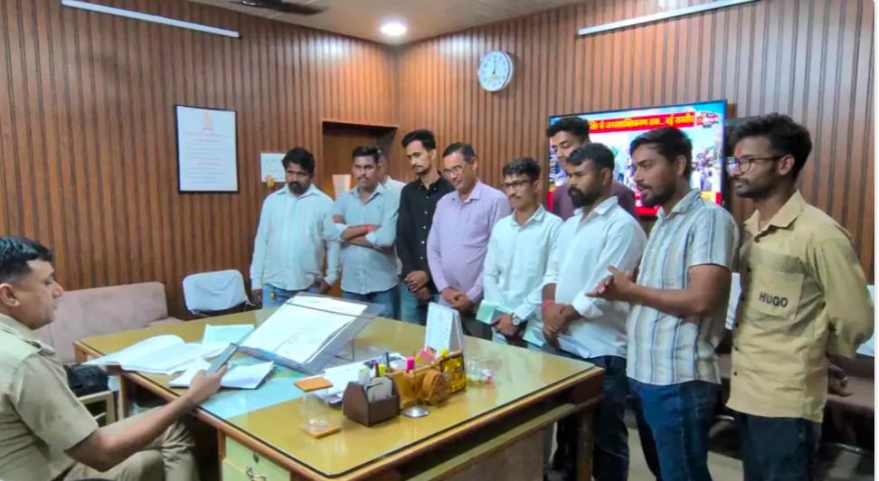 गरबा में अश्लीलता रोकने और सुरक्षा बढ़ाने की मांगः बजरंग दल और विश्व हिंदू परिषद ने जिला कलेक्टर और एसपी को ज्ञापन सौंपा