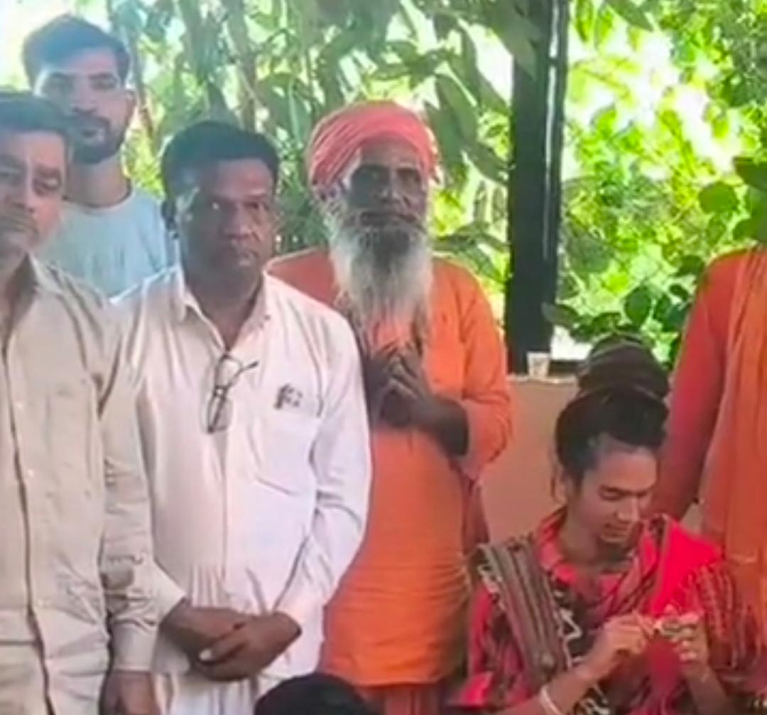 शिवगंज-संत त्रिवेणी गिरी महाराज की मौत पर बढ़ा आक्रोशः संतों ने निष्पक्ष जांच की मांग की, शिवगंज थाने के घेराव की दी चेतावनी