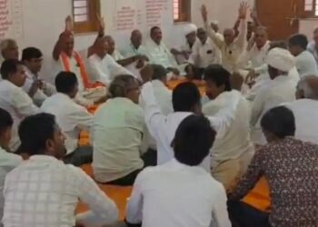 पंचायत चुनाव से पहले सिरोही में सियासी हलचल: राजपुरोहित समाज ने पिंडवाड़ा प्रधान के खिलाफ पारित किया निंदा प्रस्ताव